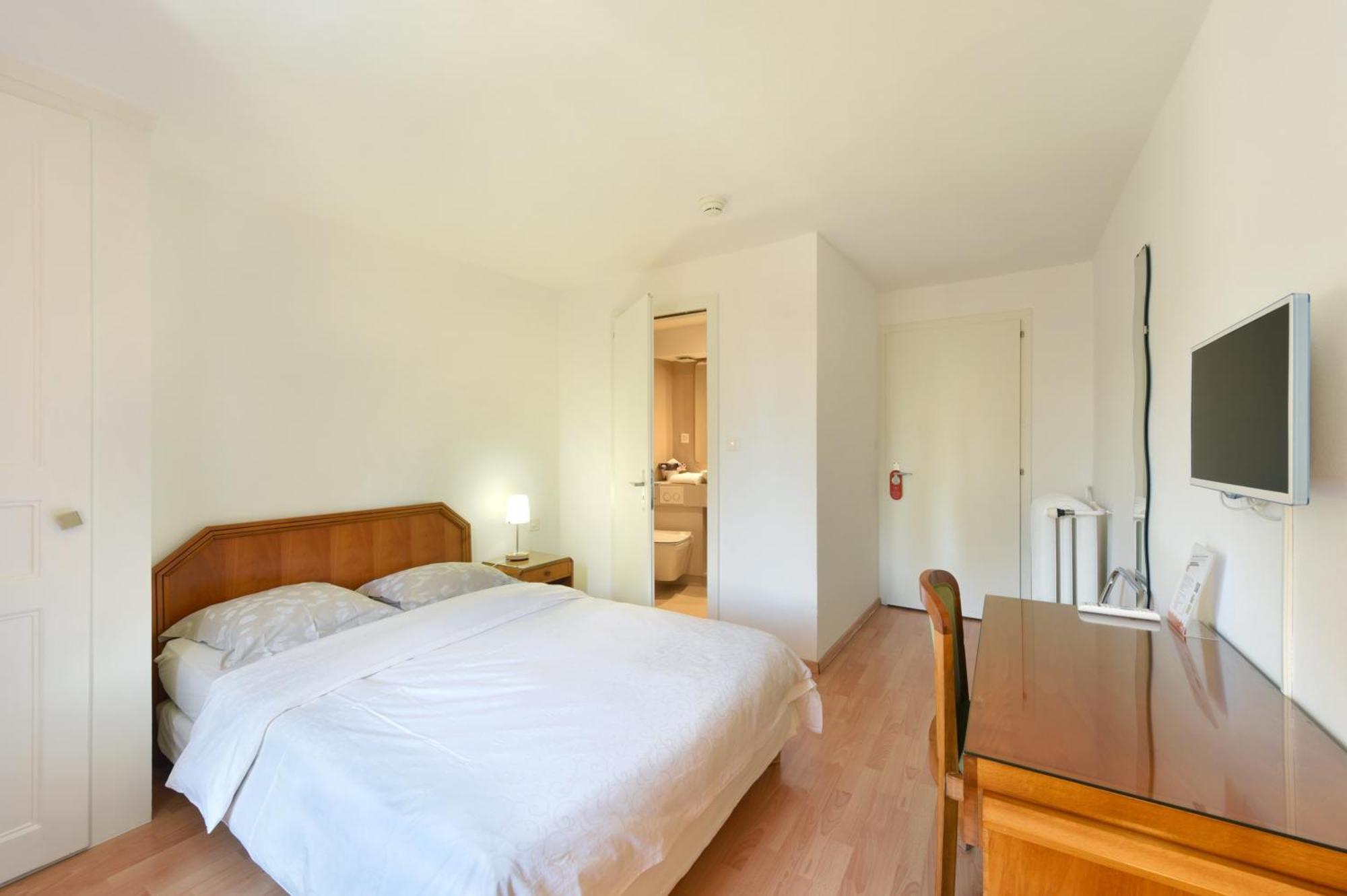 Hôtel de l'Aigle Couvet Chambre photo
