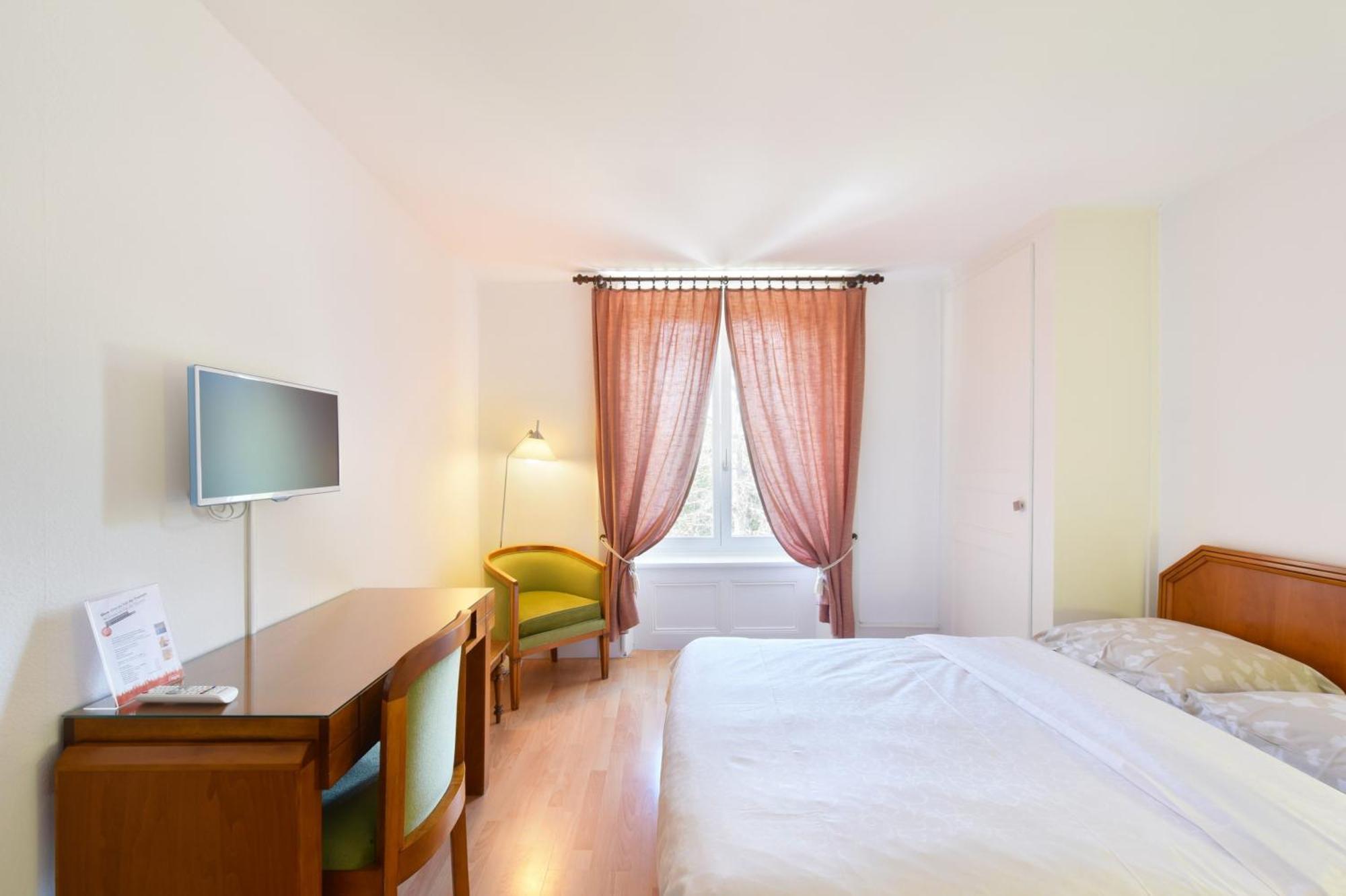 Hôtel de l'Aigle Couvet Chambre photo