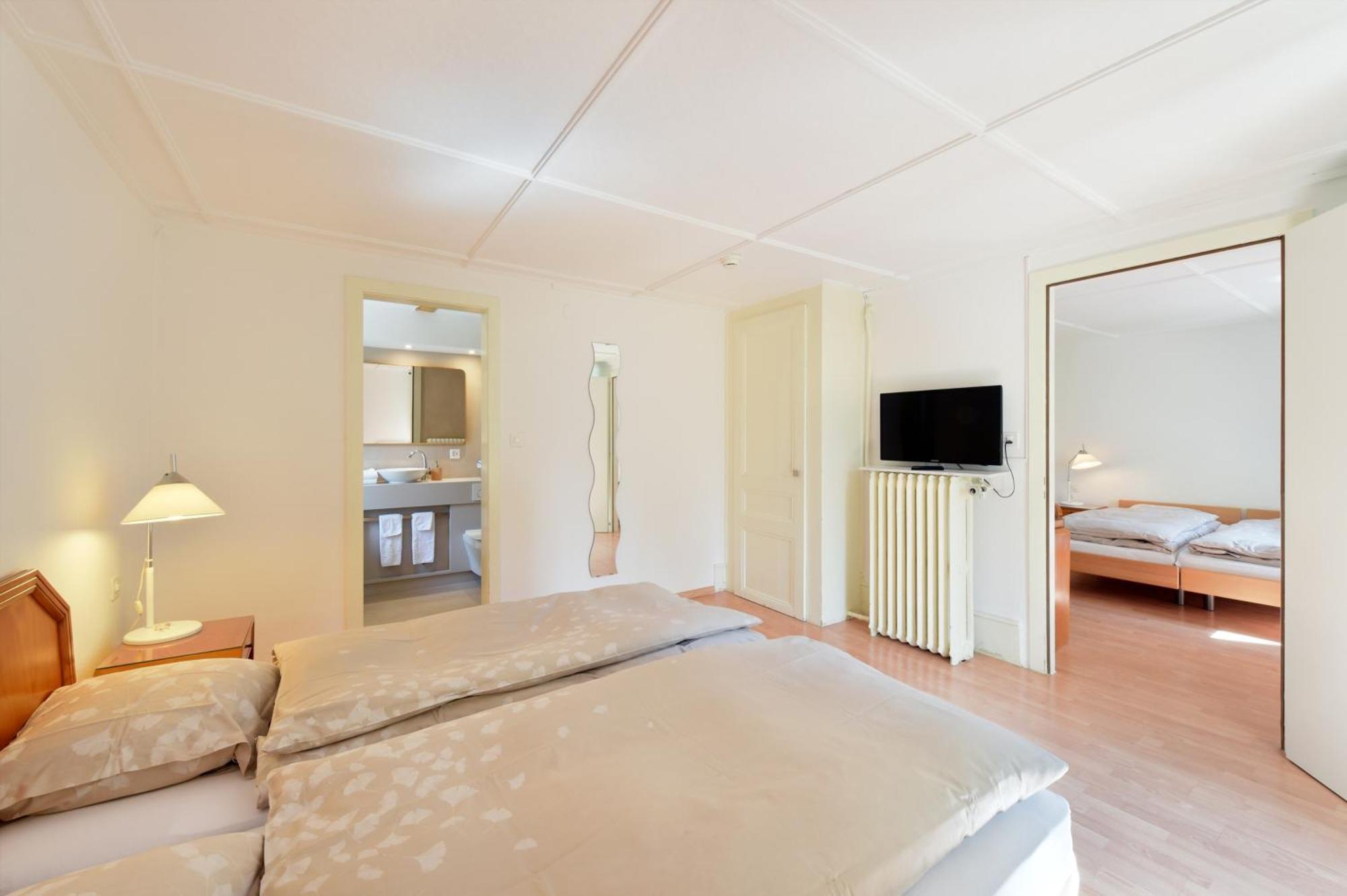 Hôtel de l'Aigle Couvet Chambre photo