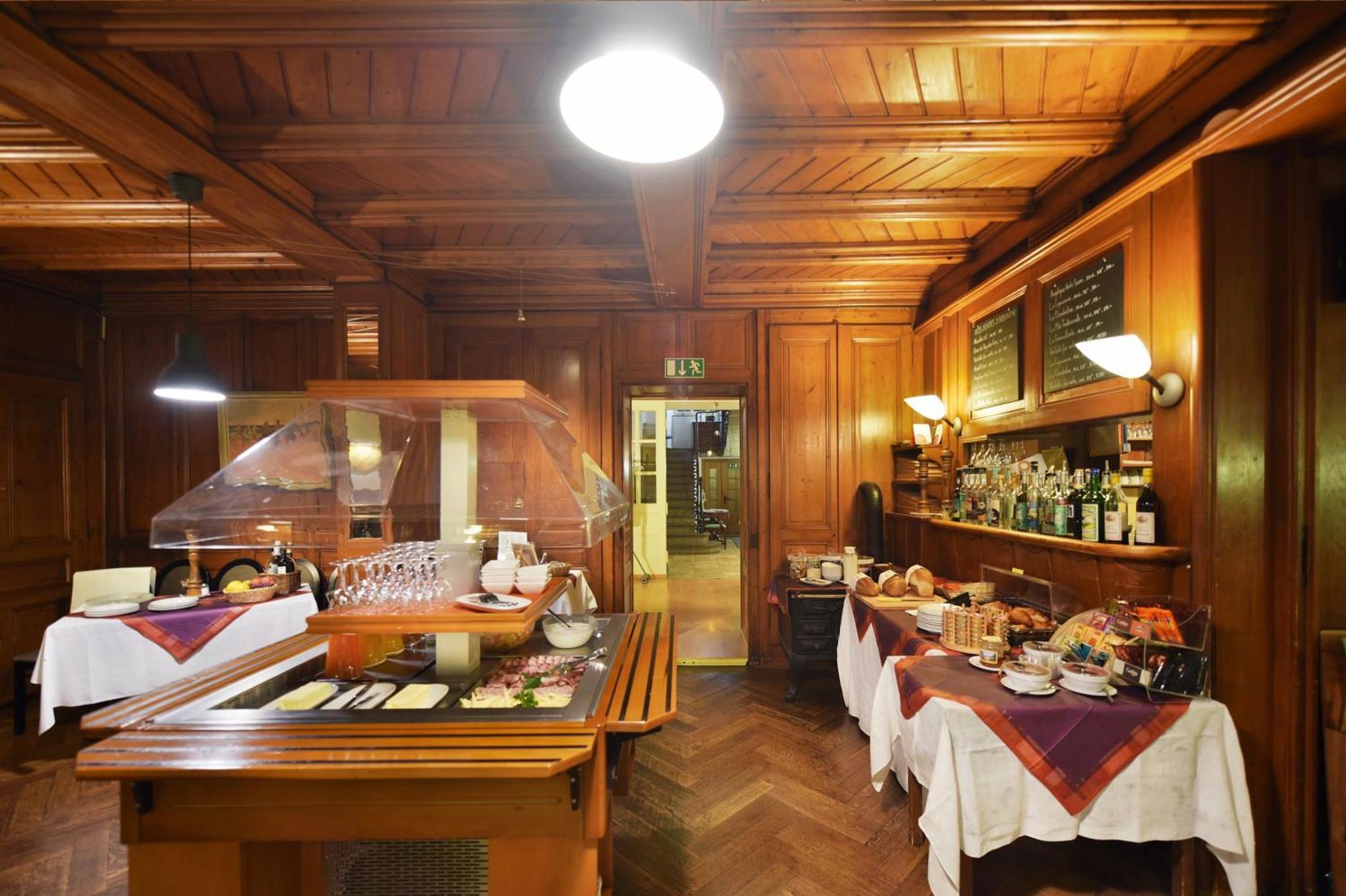 Hôtel de l'Aigle Couvet Extérieur photo