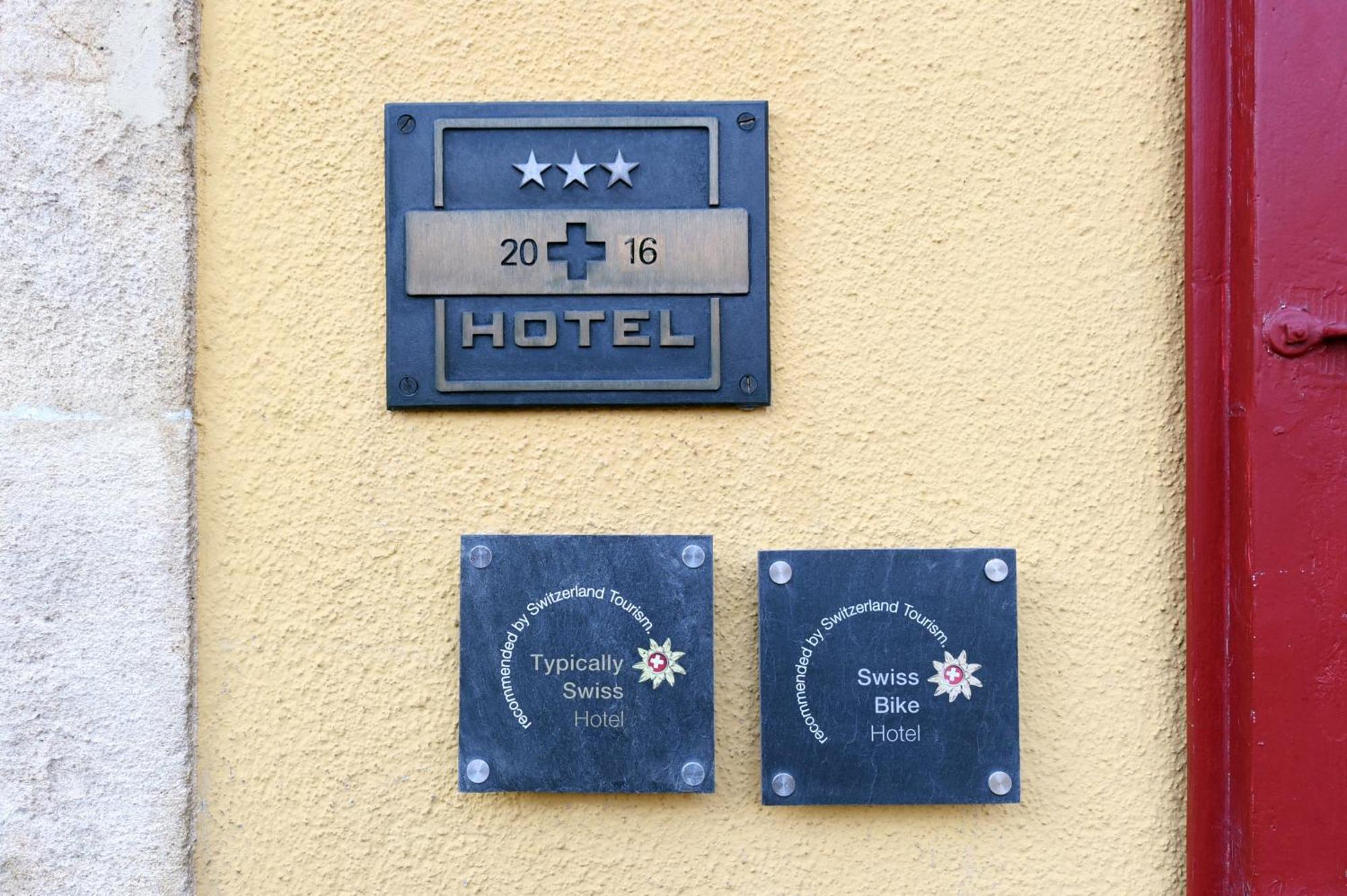 Hôtel de l'Aigle Couvet Extérieur photo